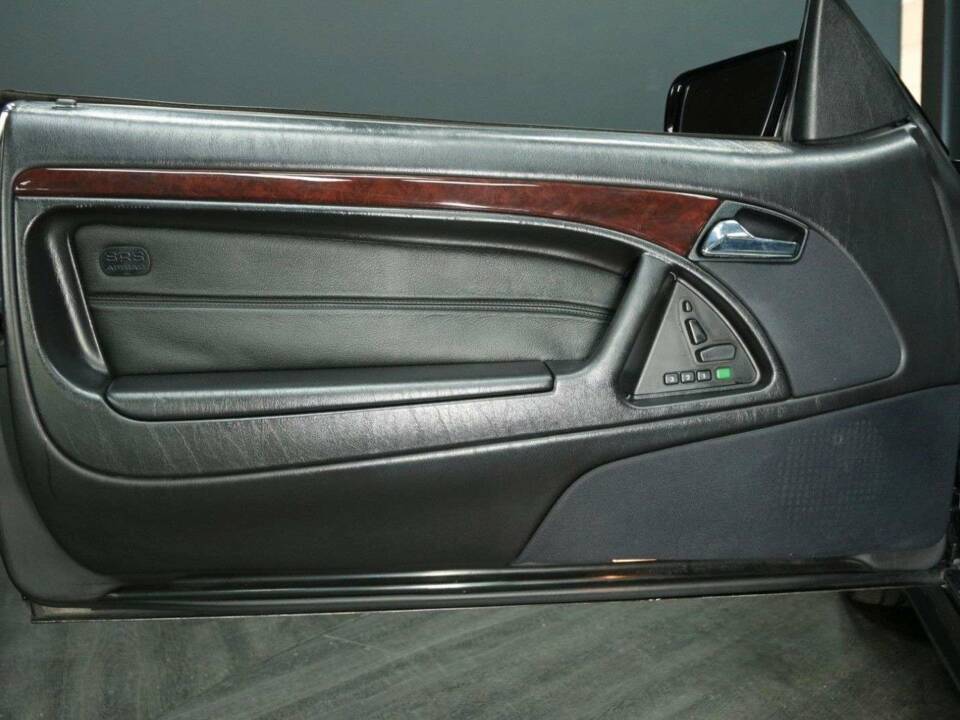 Imagen 11/30 de Mercedes-Benz SL 500 (1998)
