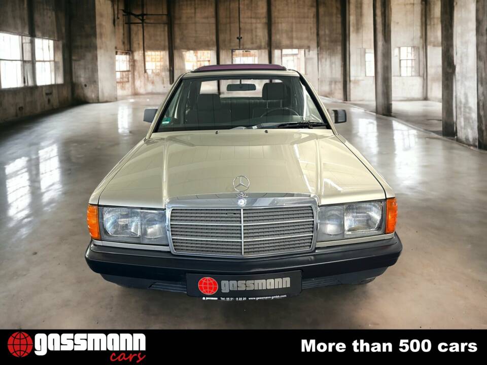 Image 3/15 of Mercedes-Benz 190 E (1985)