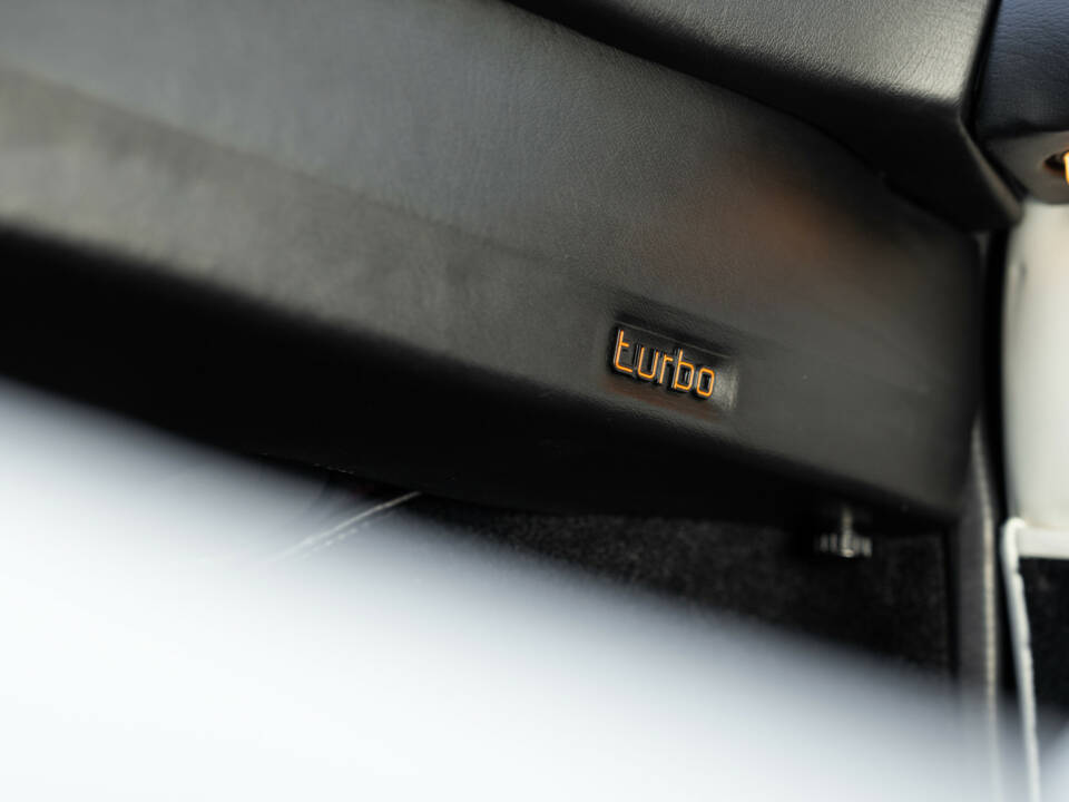 Image 24/38 of Ferrari 208 GTB Turbo (1987)