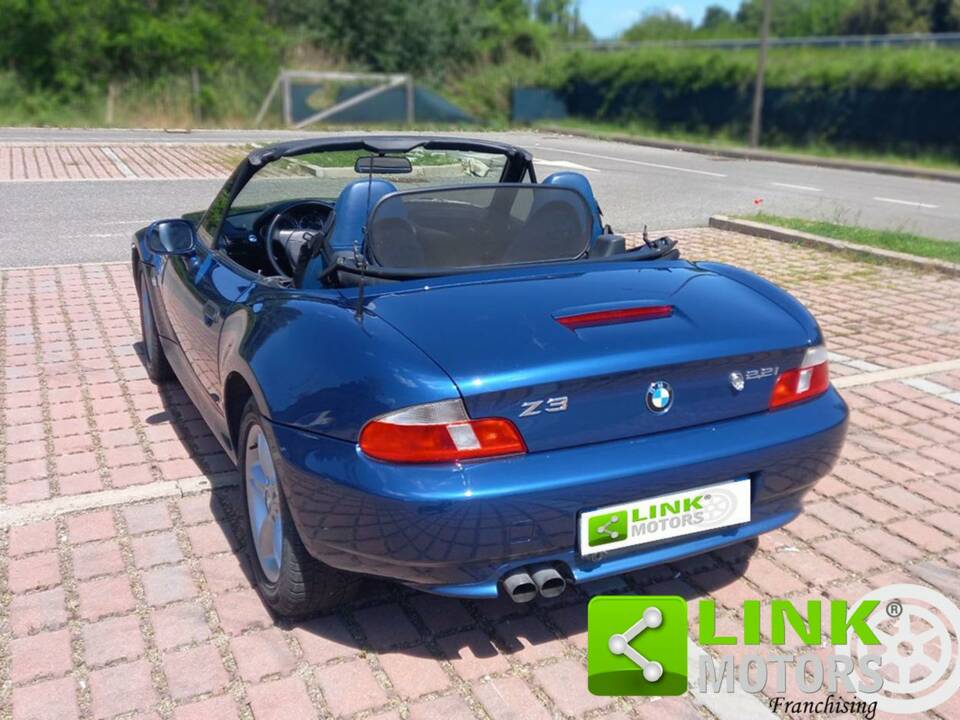 Bild 7/10 von BMW Z3 2.2i (2000)