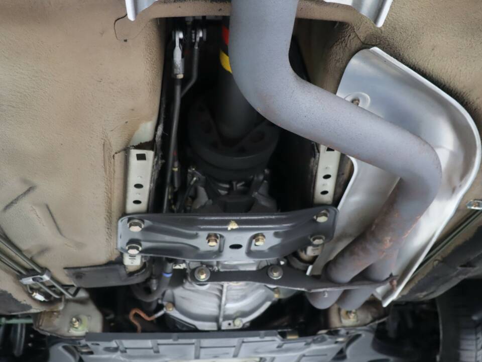 Immagine 45/50 di Mercedes-Benz 190 E 2.3-16 (1986)