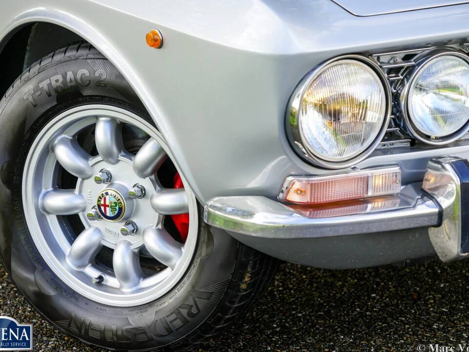 Bild 34/62 von Alfa Romeo 2000 GT Veloce (1974)