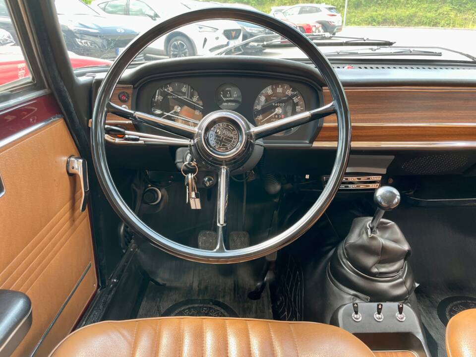 Image 16/23 of Alfa Romeo Giulia 1300 Super (1972)