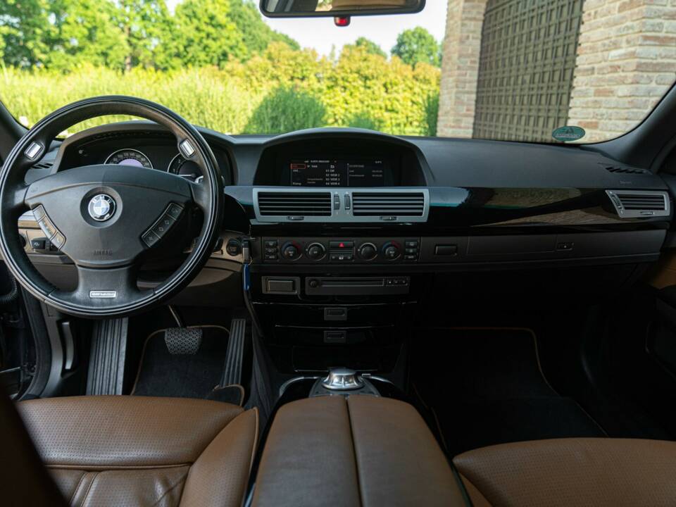 Bild 40/50 von BMW 745Li (2001)