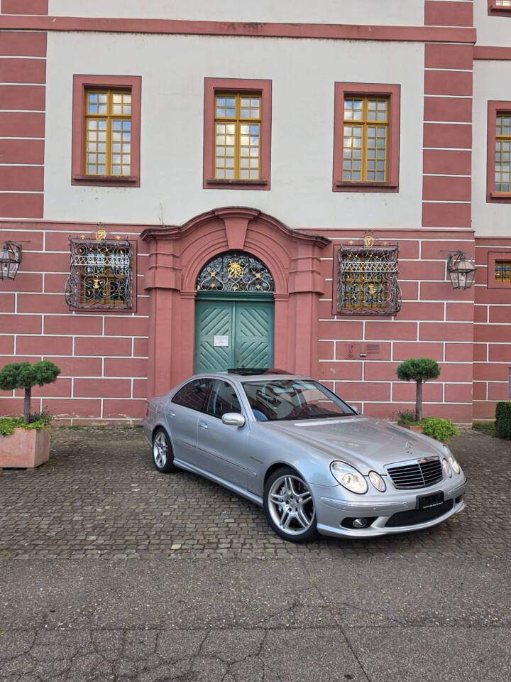 Image 1/13 of Mercedes-Benz E 55 AMG (2006)