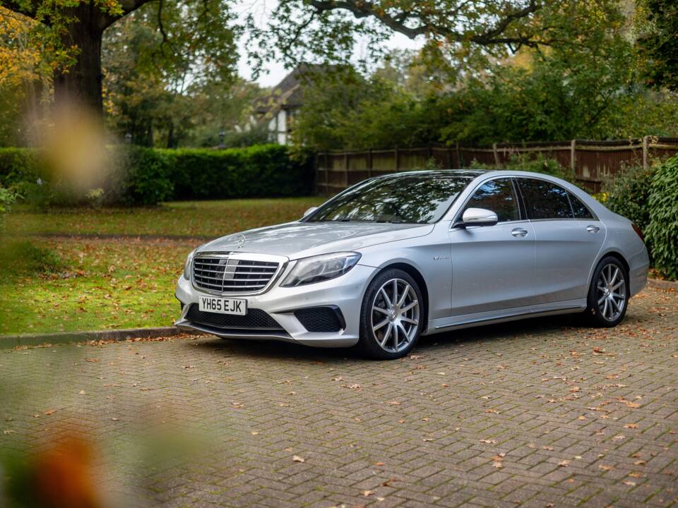 Image 14/43 of Mercedes-Benz C 63 S AMG (2015)