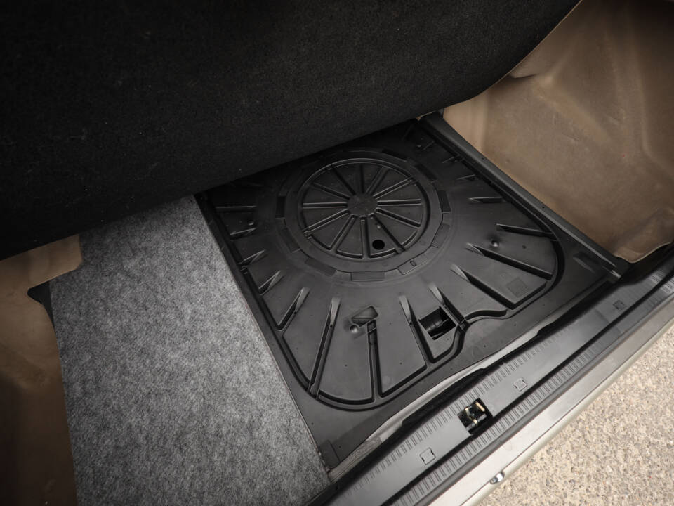 Imagen 27/74 de Mercedes-Benz E 320 (1994)