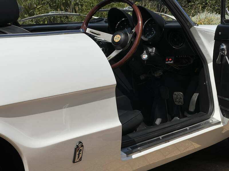 Image 33/50 of Alfa Romeo 2000 Spider Veloce (1972)