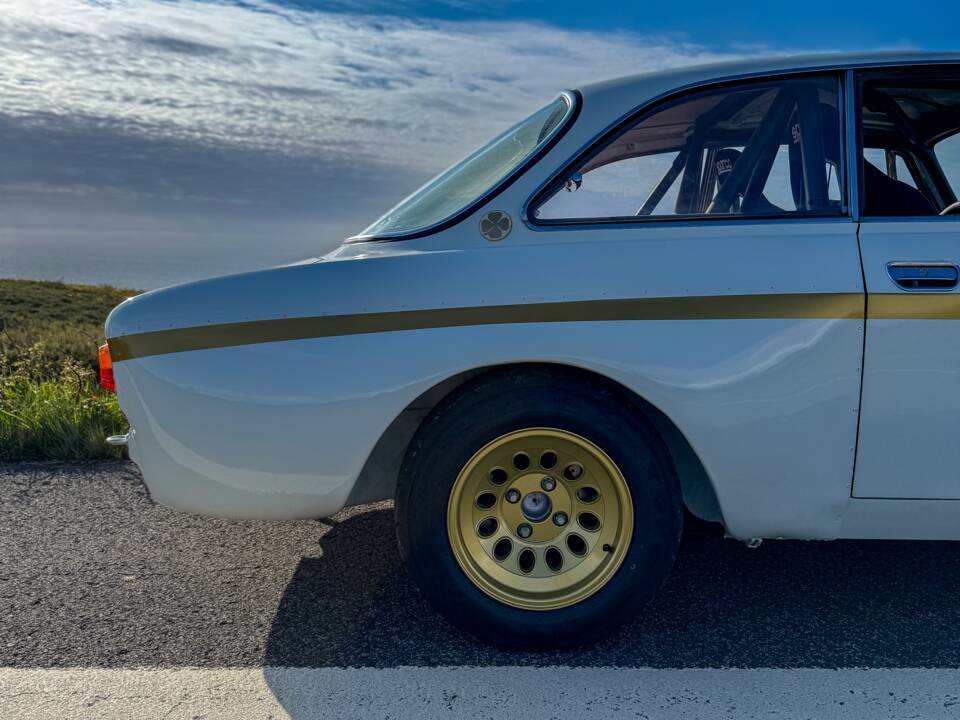 Image 28/99 of Alfa Romeo Giulia 1750 GT Am (1971)