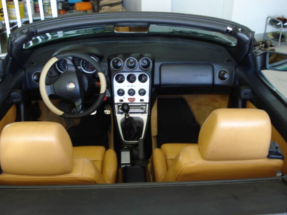 Immagine 4/8 di Alfa Romeo Spider 2.0 Twin Spark (2000)
