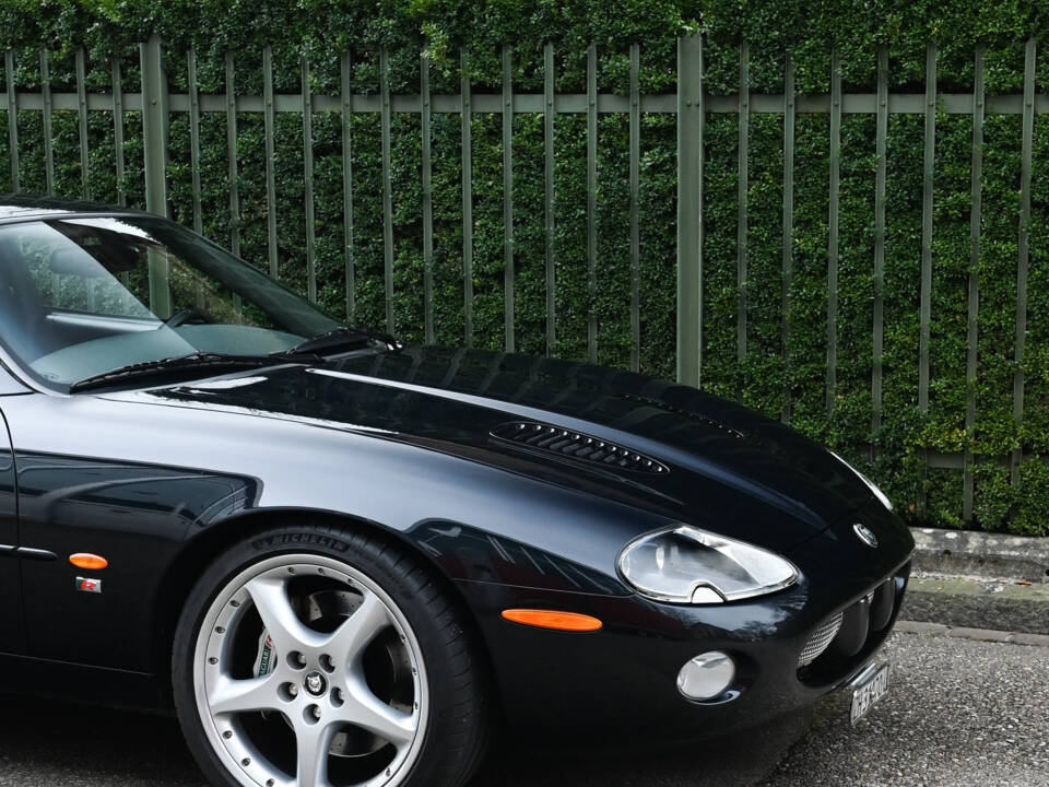 Image 13/51 of Jaguar XKR (2003)