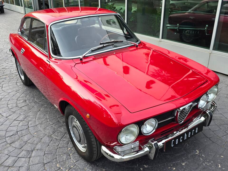 Image 2/34 of Alfa Romeo 1750 GT Veloce (1969)