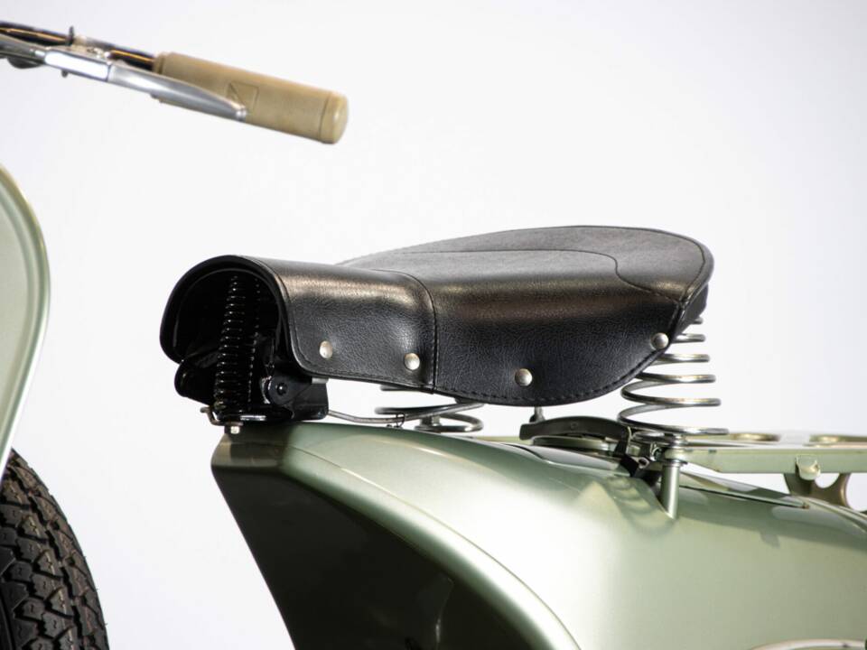 Immagine 37/50 di Piaggio Vespa 125 (1950)