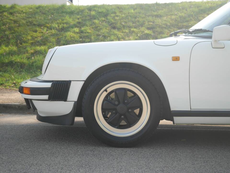 Afbeelding 10/20 van Porsche 911 Carrera 3.2 (1985)