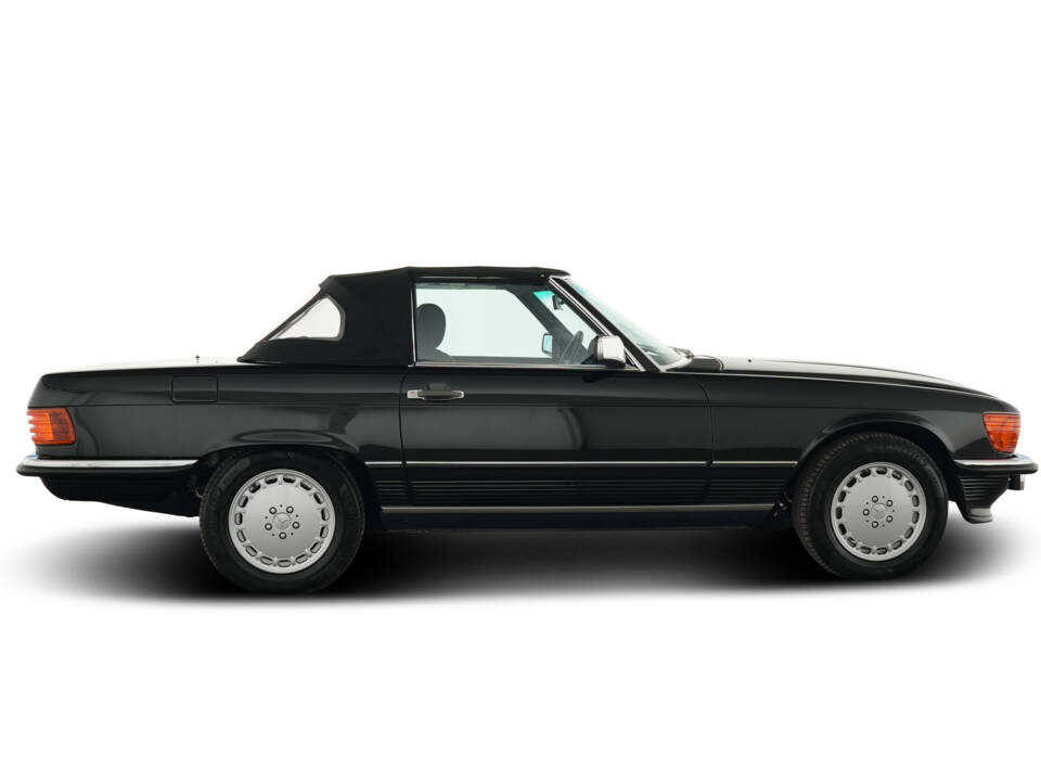 Image 16/58 of Mercedes-Benz 560 SL (1989)