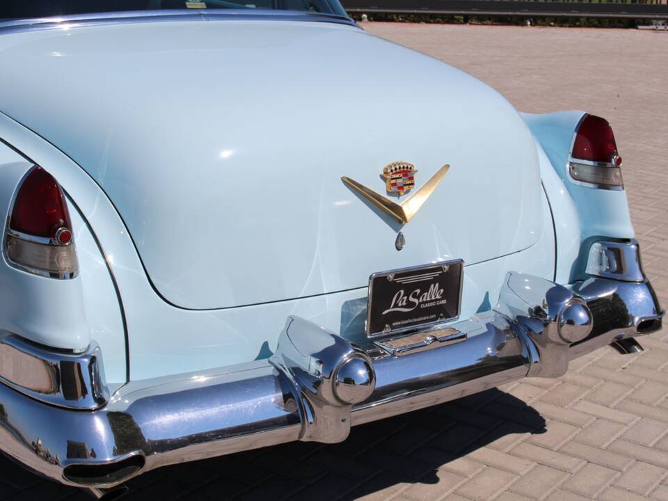 Image 18/43 of Cadillac 62 Sedan (1953)