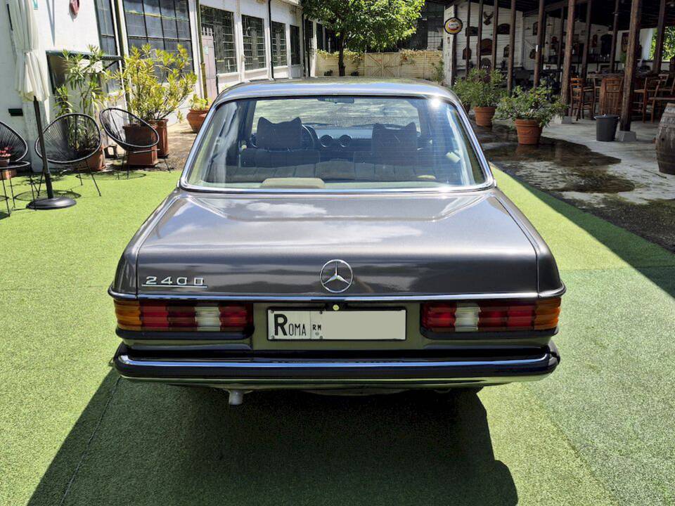 Image 24/71 of Mercedes-Benz 240 D (1980)