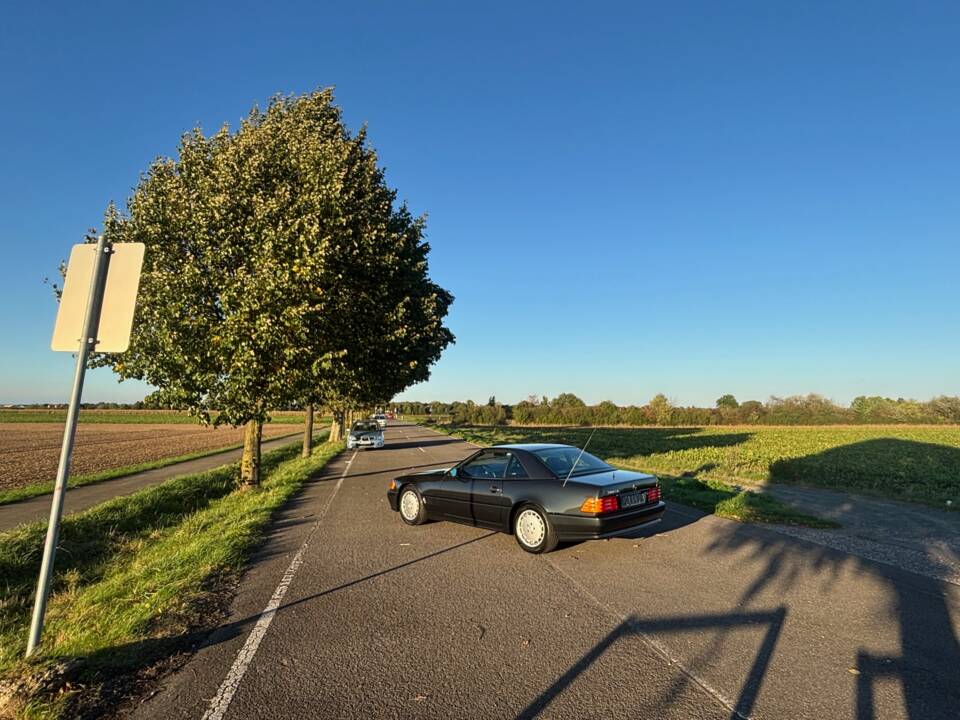 Image 15/49 de Mercedes-Benz 500 SL (1990)
