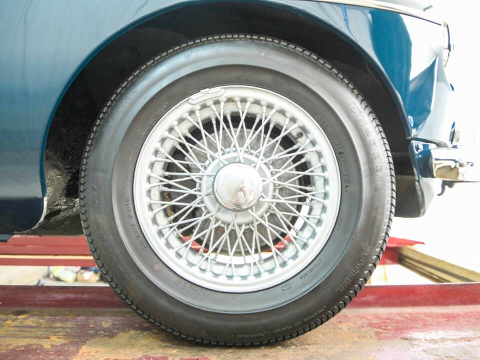 Bild 47/50 von MG MGB GT (1972)