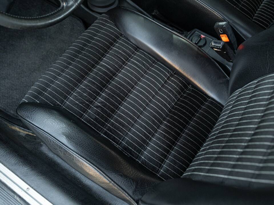 Image 31/50 de Porsche 911 SC 3.0 (1979)
