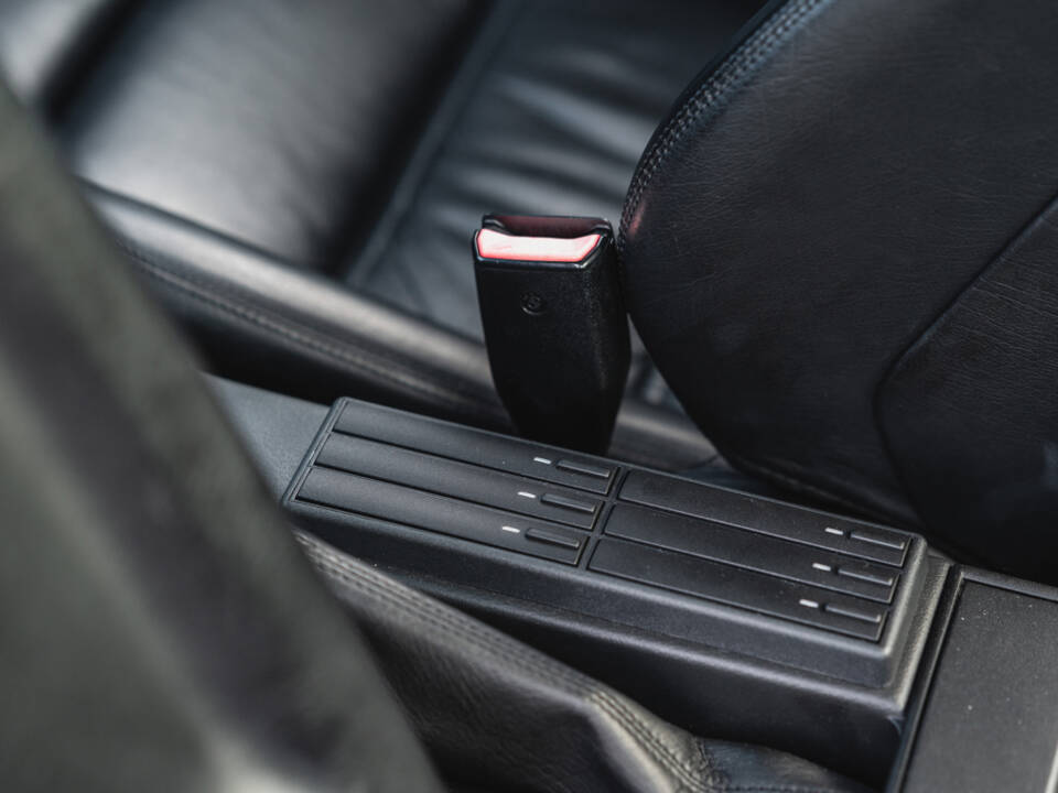 Image 19/50 of BMW M3 (1987)