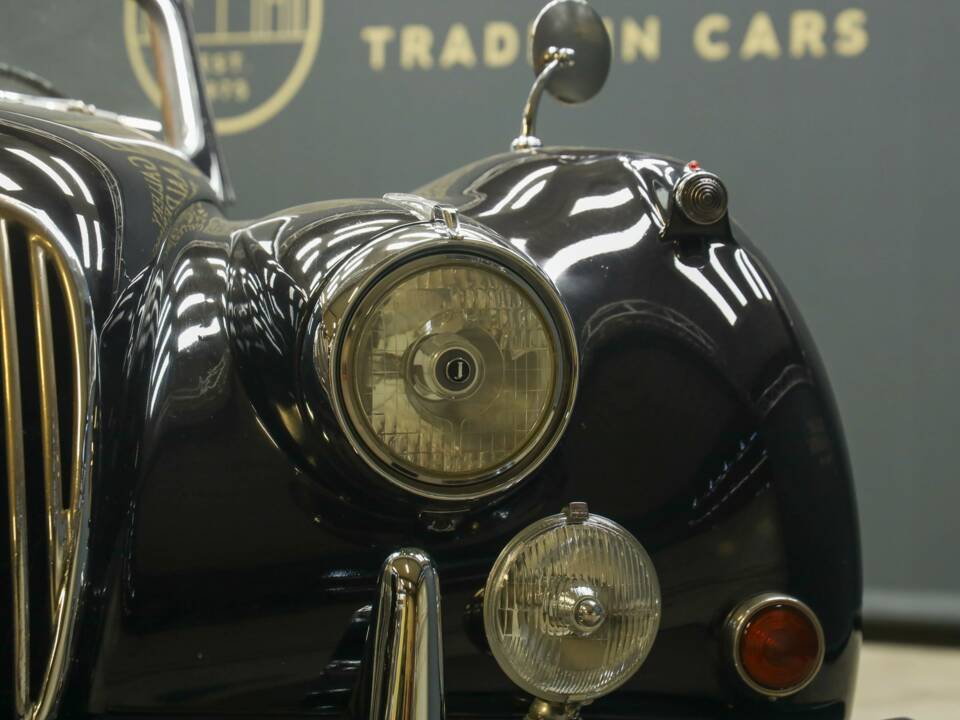Image 38/50 of Jaguar XK 140 DHC (1955)