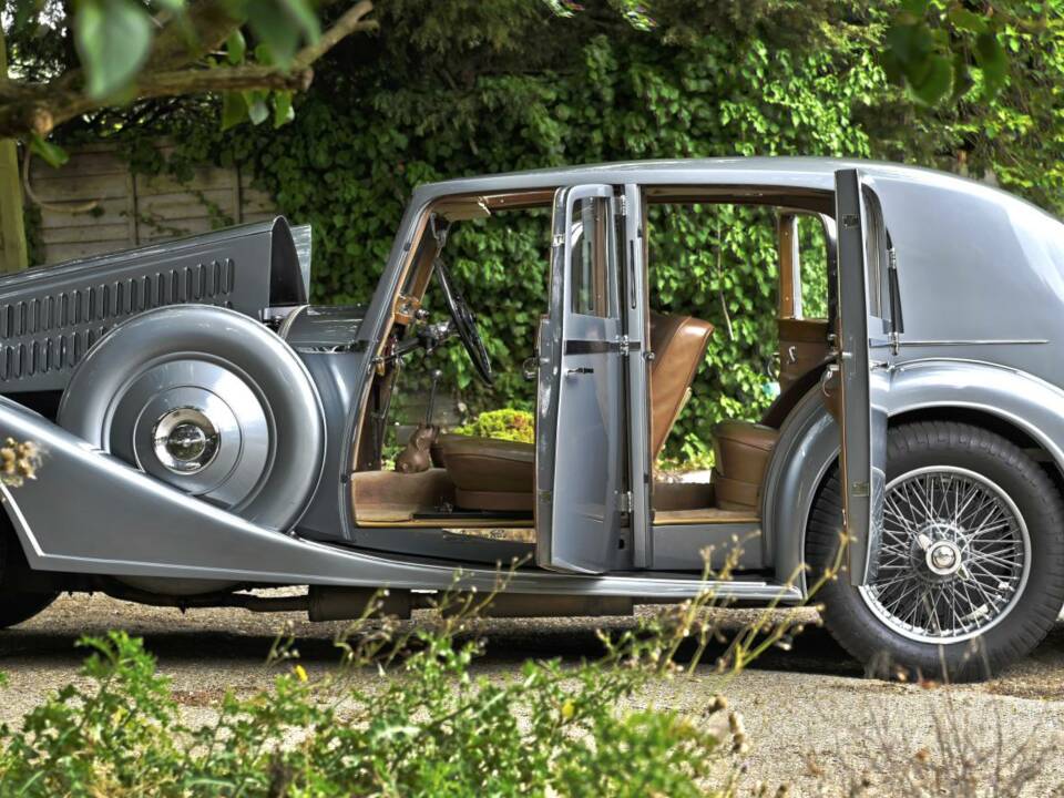Image 18/50 of Alvis 4.3 Liter Saloon (1940)