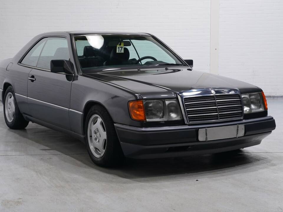 Bild 1/8 von Mercedes-Benz 230 CE (1993)