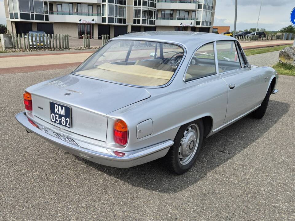 Image 5/8 of Alfa Romeo 2600 Sprint (1965)