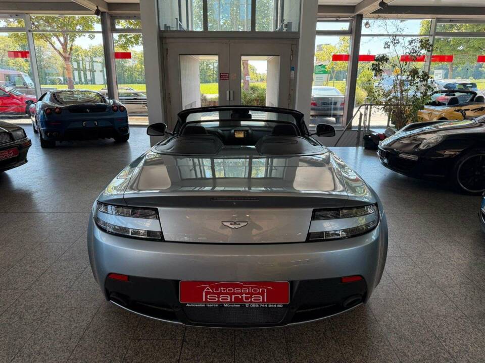 Image 35/43 of Aston Martin V8 Vantage S (2017)