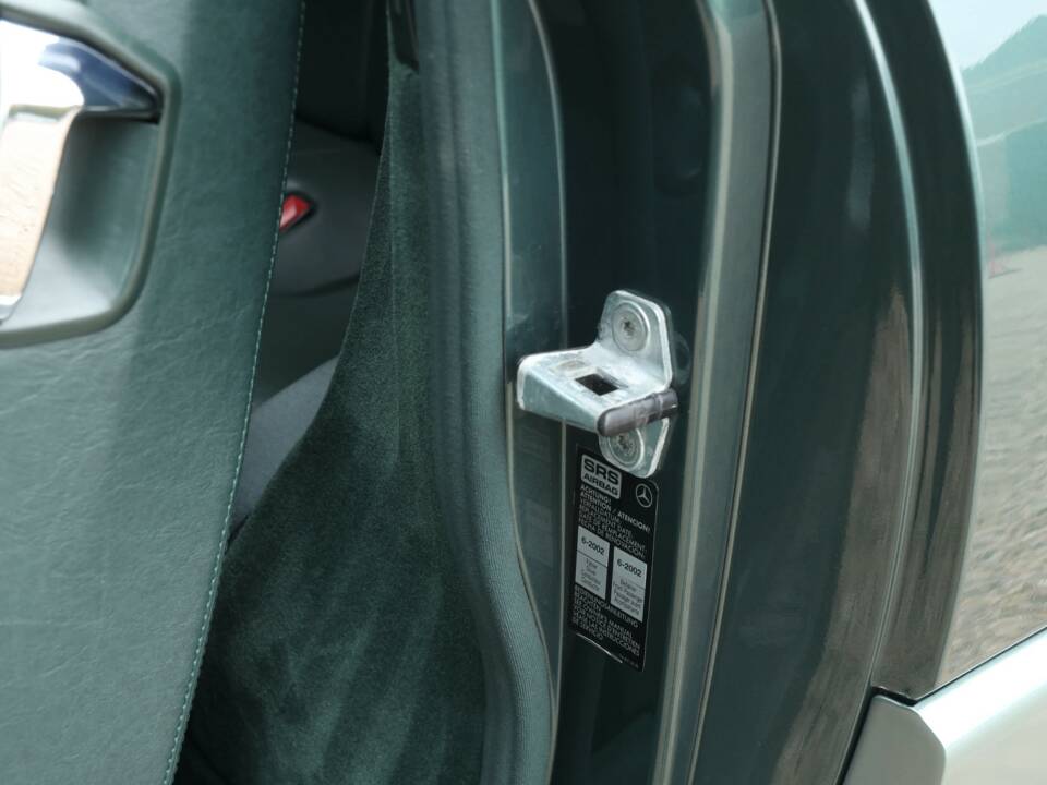 Image 46/50 of Mercedes-Benz 300 SL-24 (1992)
