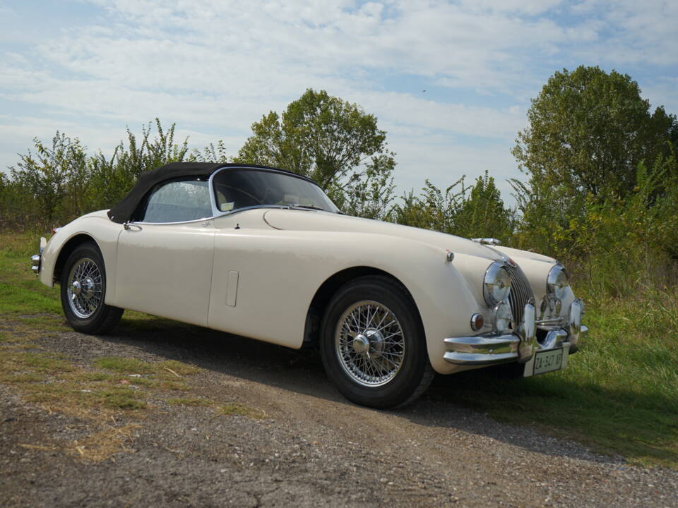 Image 34/58 of Jaguar XK 150 3.4 S OTS (1958)