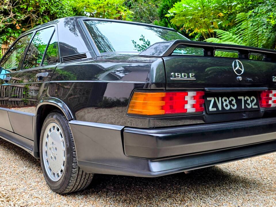 Image 37/69 de Mercedes-Benz 190 E 2.3-16 (1985)