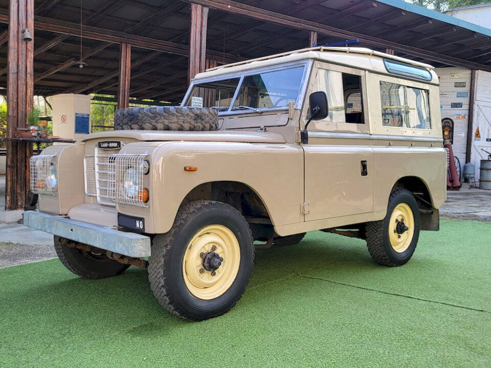 Bild 4/39 von Land Rover 88 (1981)