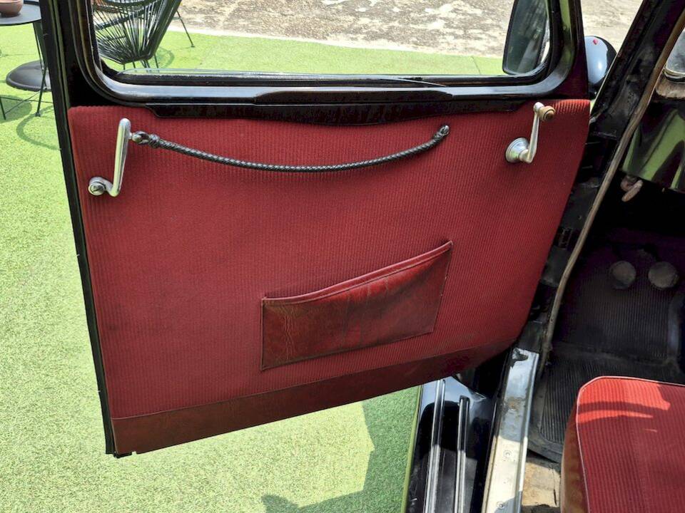 Image 17/47 of FIAT 1100 E (1952)