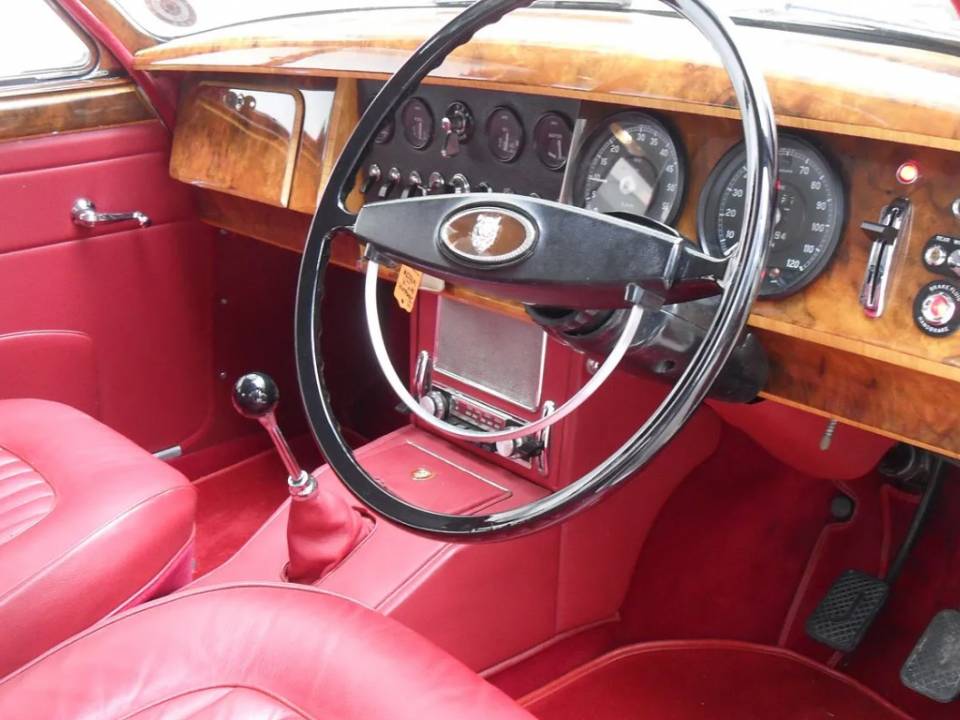 Afbeelding 3/16 van Jaguar 240 (1968)