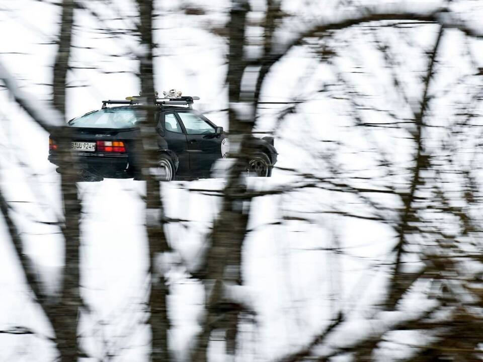 Image 22/44 of Porsche 924 S (1986)