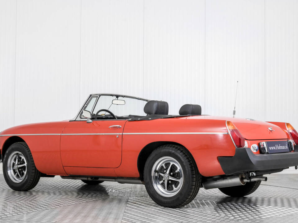 Image 6/50 of MG MGB (1976)