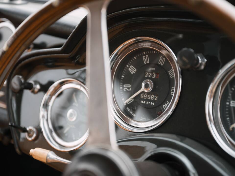 Image 14/31 of Aston Martin DB 2/4 Mk III (1958)