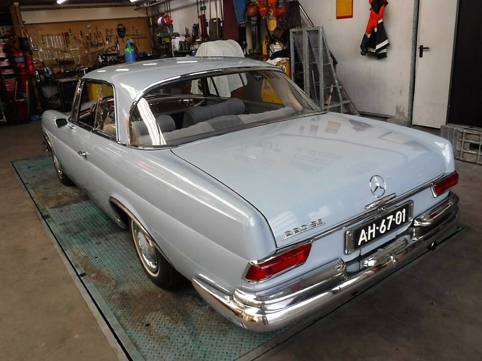 Image 9/50 of Mercedes-Benz 220 SE b (1963)