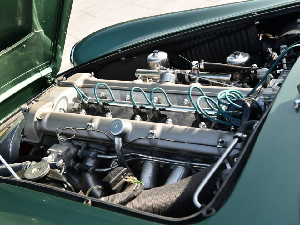 Image 11/15 of Aston Martin DB 4 (1960)