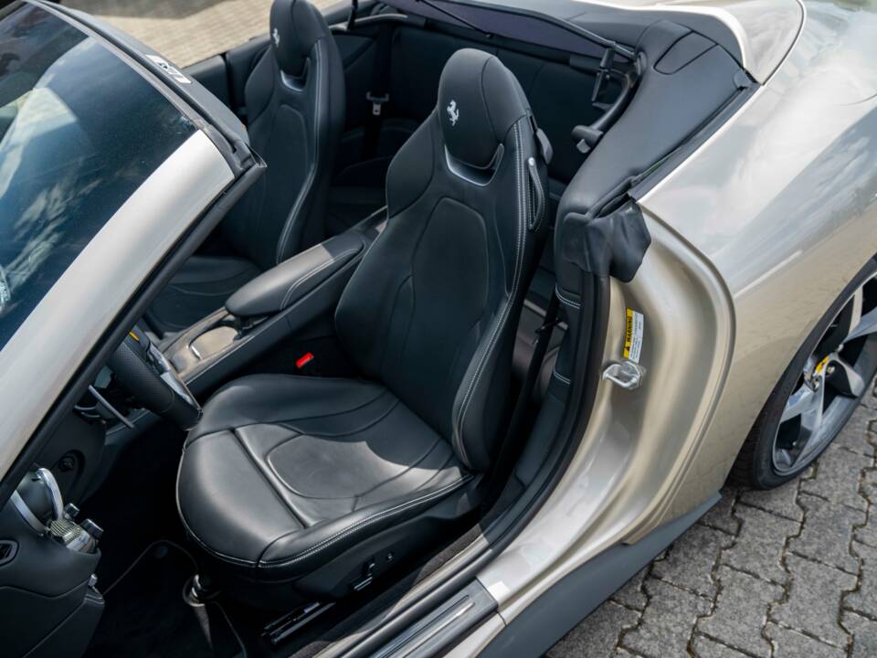 Image 21/44 of Ferrari Portofino M (2022)