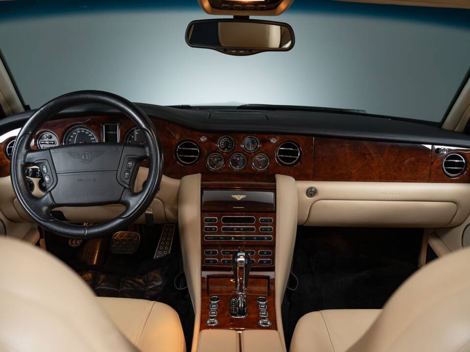 Image 23/46 of Bentley Arnage T (2004)