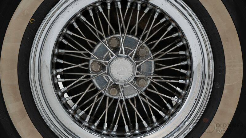 Image 3/15 of Excalibur Roadster IV (1983)