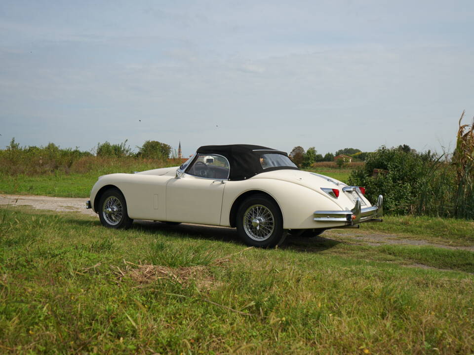 Image 26/58 of Jaguar XK 150 3.4 S OTS (1958)