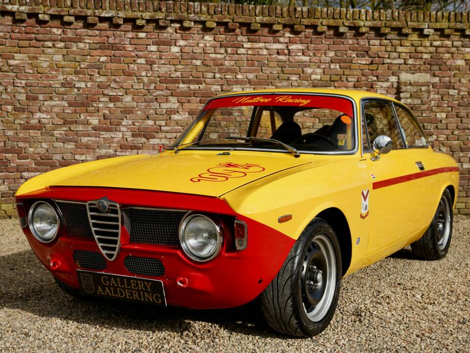 Image 32/50 of Alfa Romeo Giulia 1600 Sprint GT (1965)