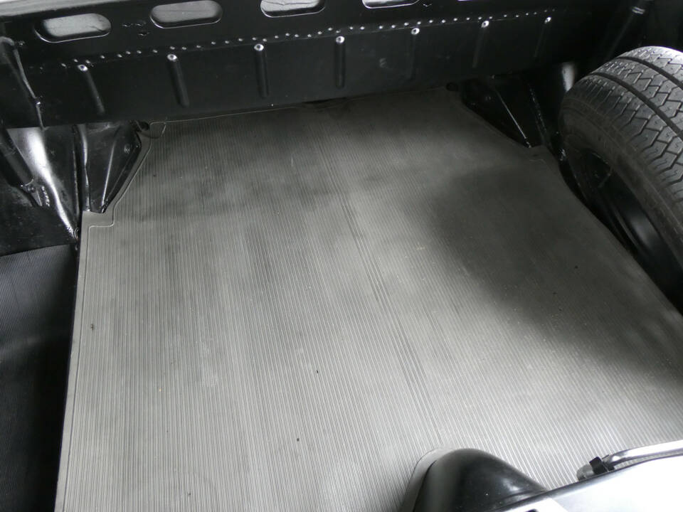 Image 25/31 of Mercedes-Benz 280 SE 3,5 (1970)