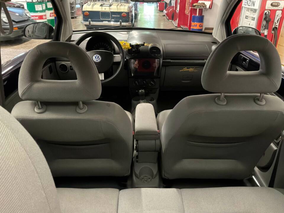 Bild 16/17 von Volkswagen New Beetle 1.4 (2002)