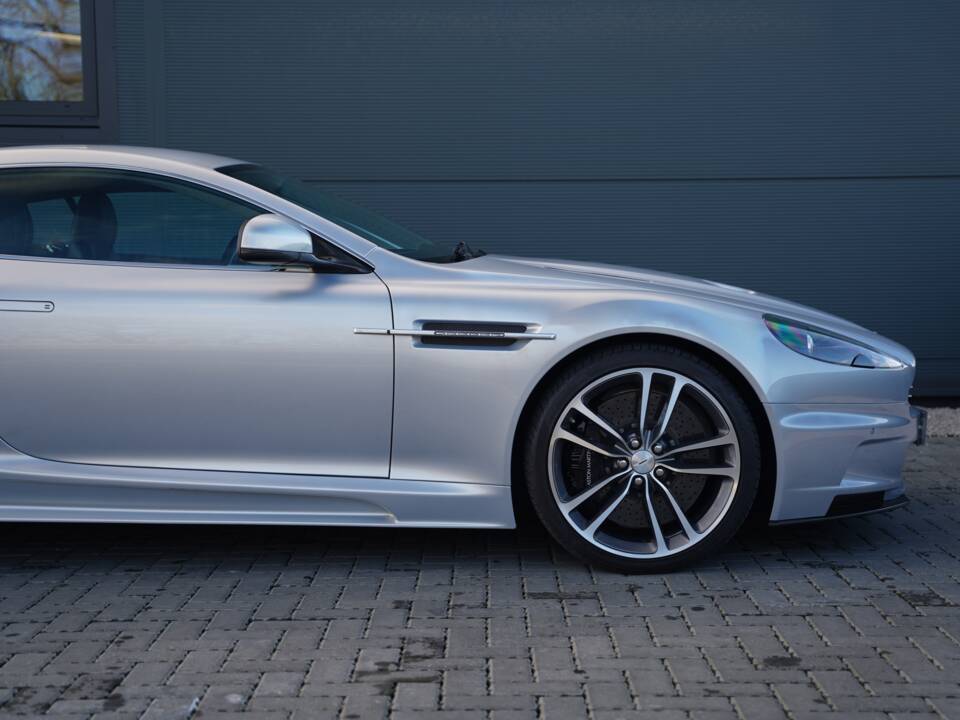 Immagine 24/50 di Aston Martin DBS (2011)