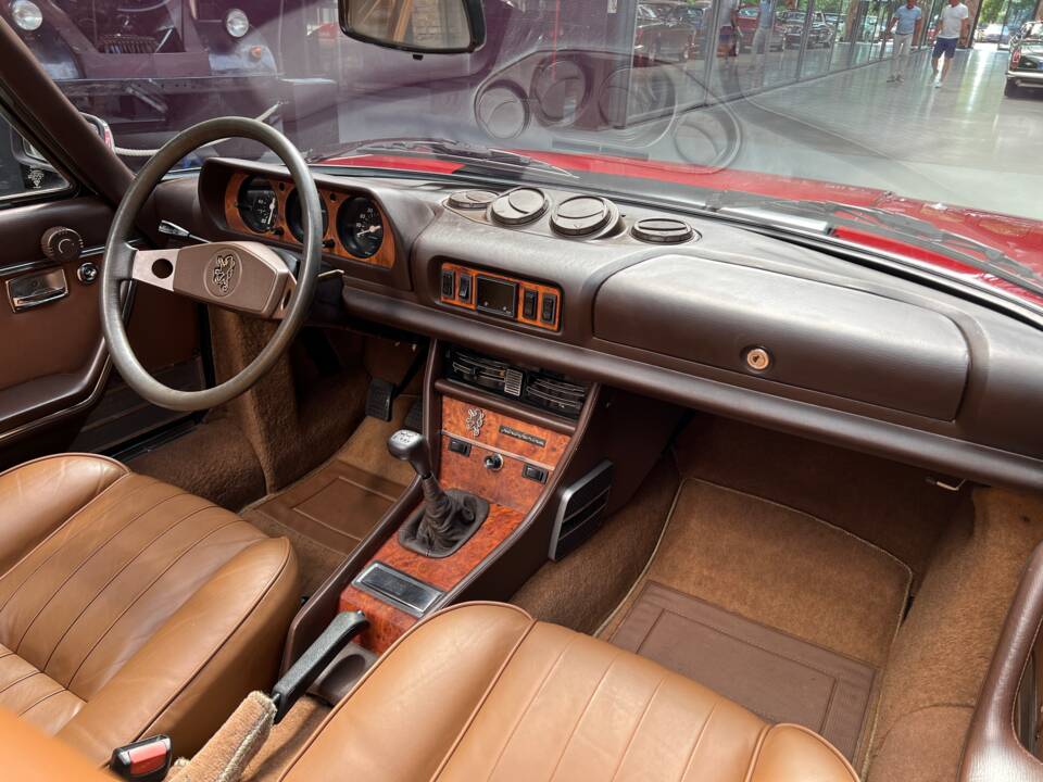 Image 21/28 of Peugeot 504 Convertible (1981)